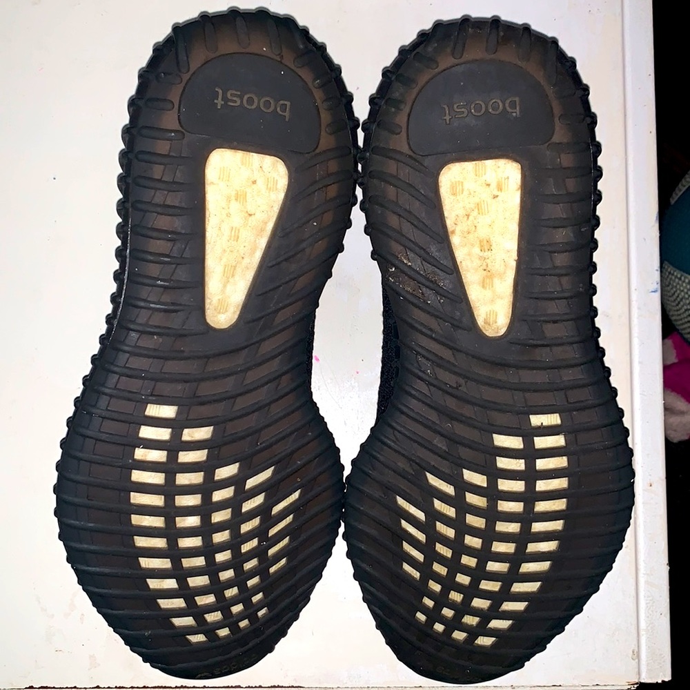 Adidas Yeezy 350 Oreo (size 8) - Picture 3 of 4